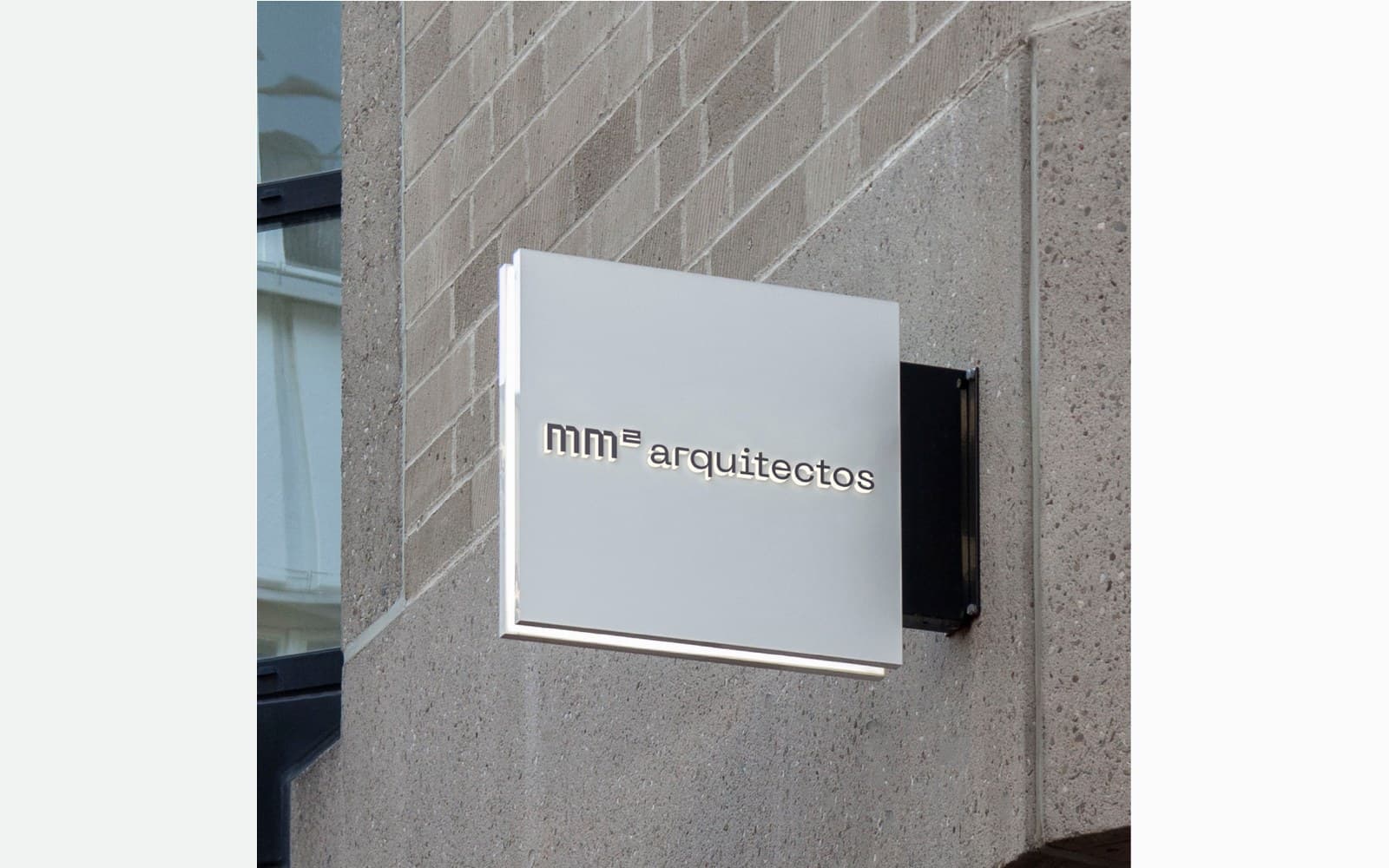 Placa en el muro, de mm² Arquitectos