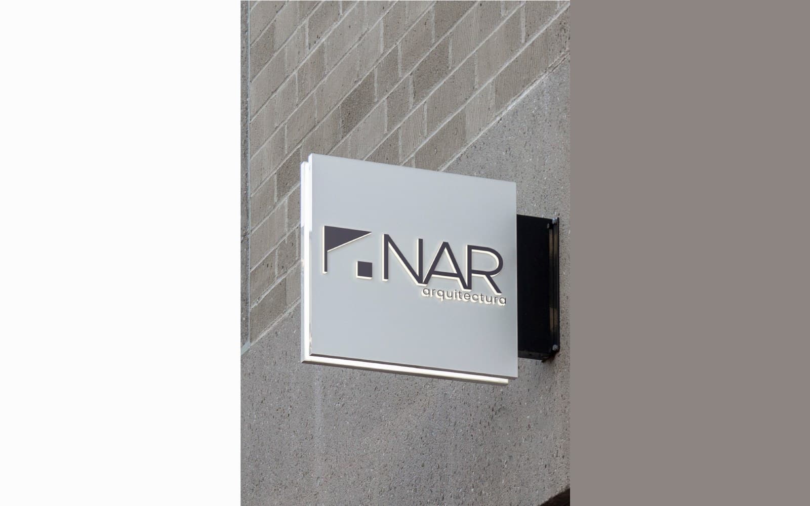 Placa en el muro, de NAR Arquitectura